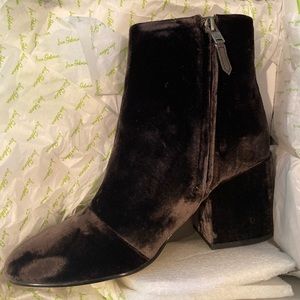 Sz 8 NEW Sam Edelman Dark Grey Velvet Bootie